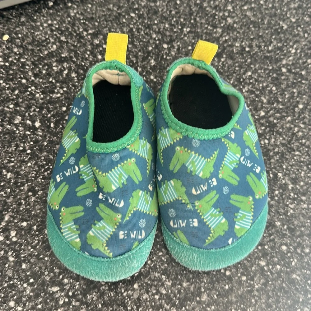 2 pairs - Kids Alligator Dinosaur Pattern Slip-On Water Shoes 6 -6.5 Toddler
